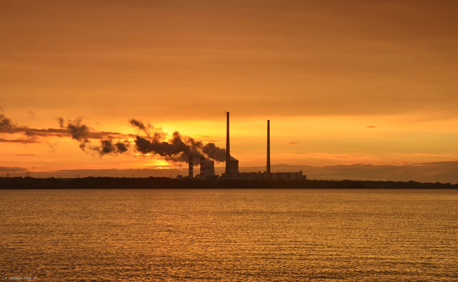 Polska Grupa Energetyczna i operator przesyłowy energii elektrycznej PSE uzgodniły w czwartek, iż dwa bloki elektrowni Rybnik popracują do połowy 2026 r., a kolejne dwa - do 2027 r.