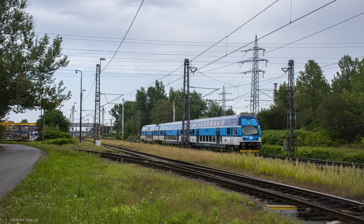 971 082-3