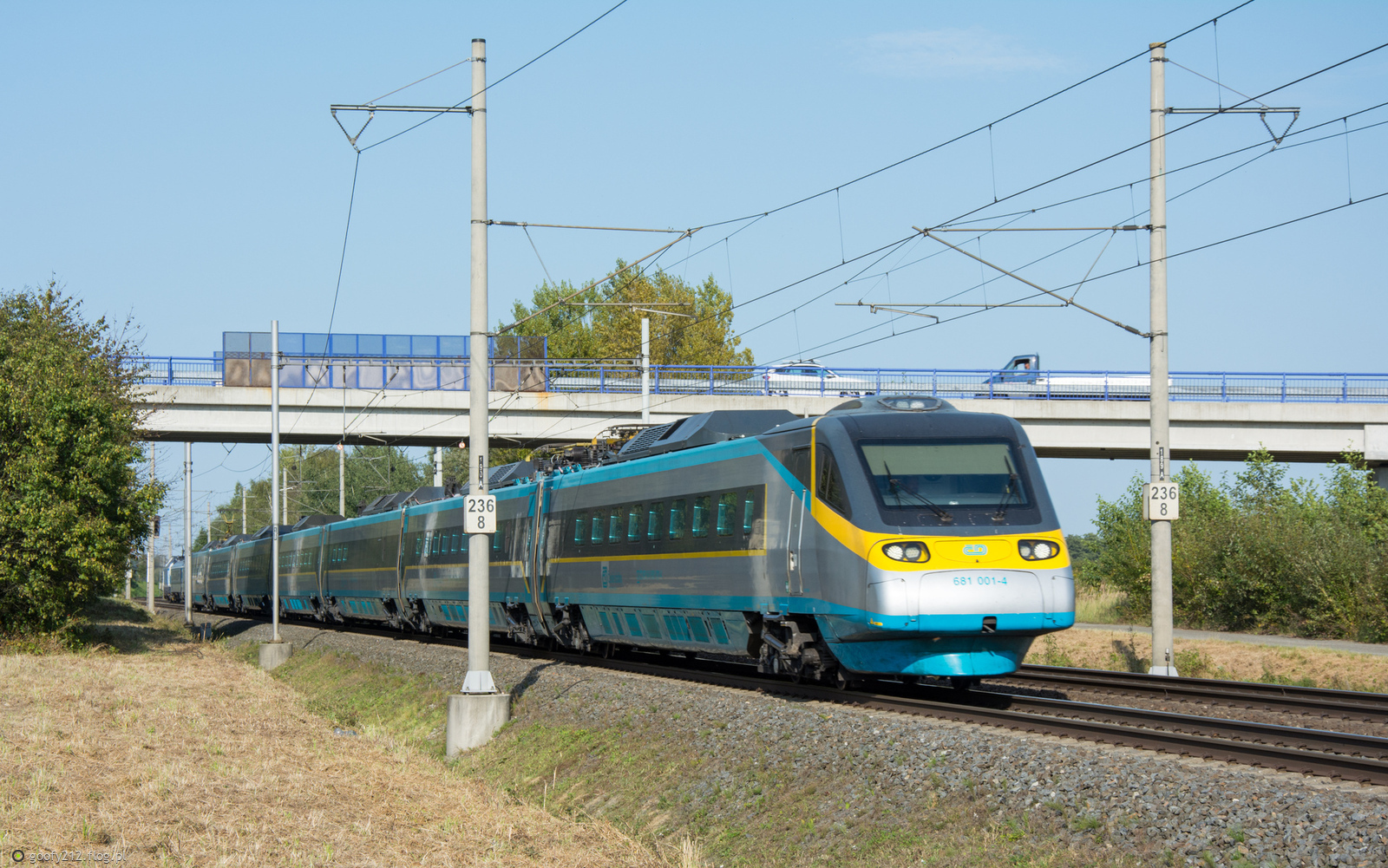 681 001