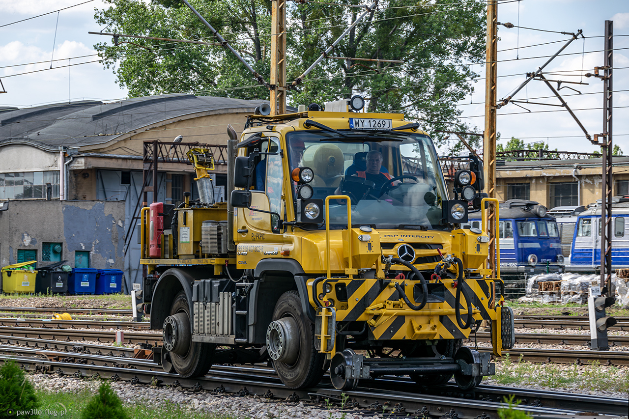 Mercedes-Benz Unimog U423 / Corail