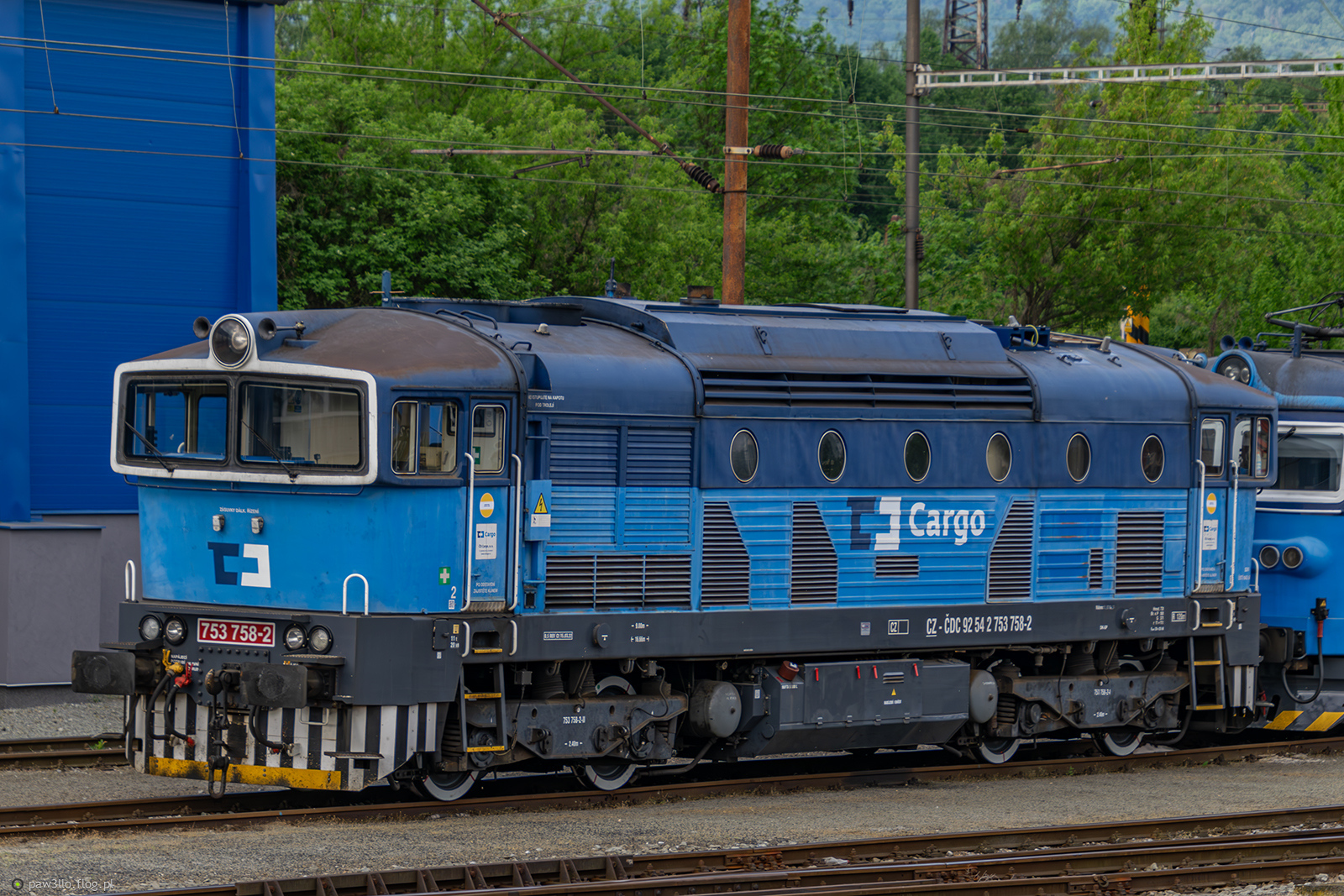 753 758-2