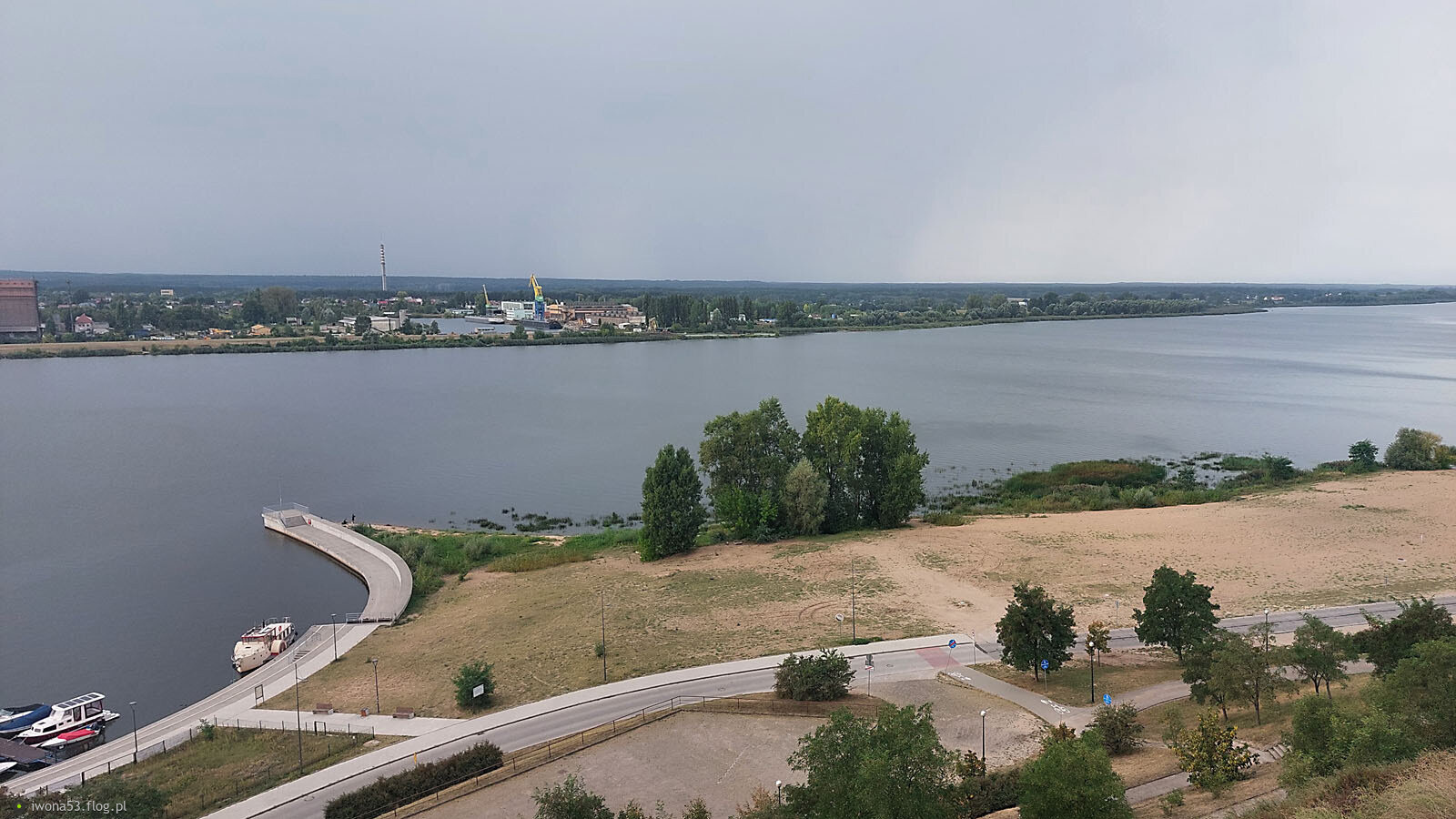NIE MYLCIE LOJALNOŚCI Z OBECNOŚCIĄ. NIE KAŻDY KTO JEST BLISKO NAPRAWDĘ STOI PO WASZEJ STRONIE.