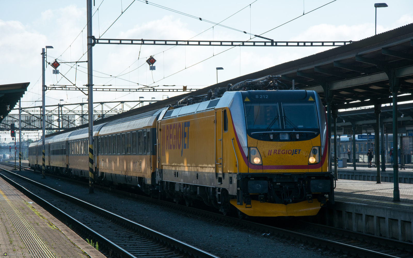 388 212
