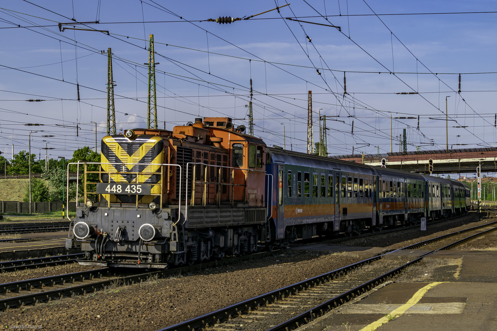 448 435