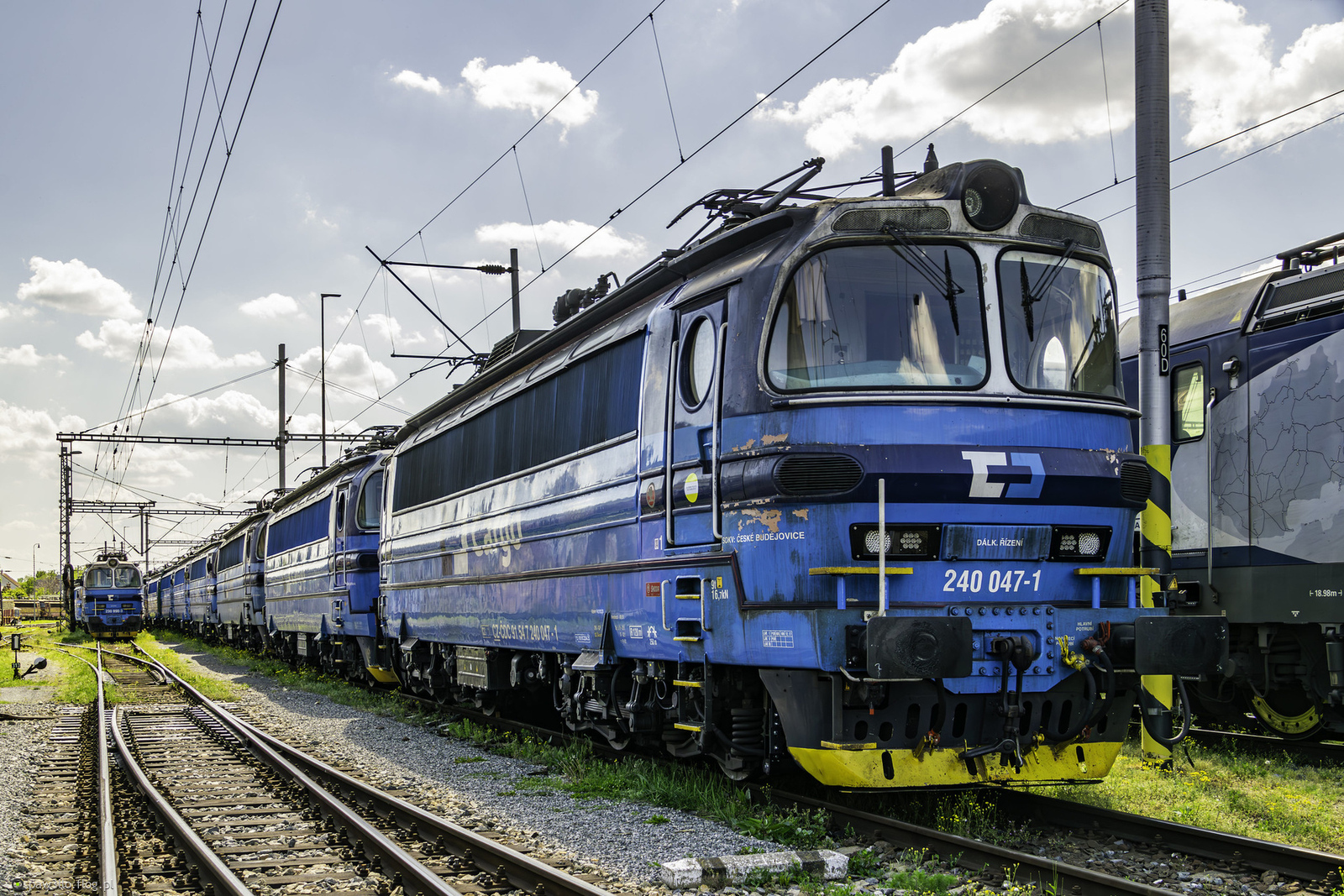 240 047-1