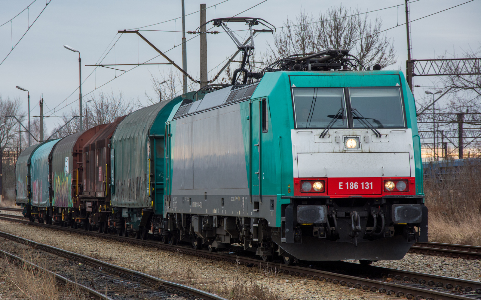 186 131