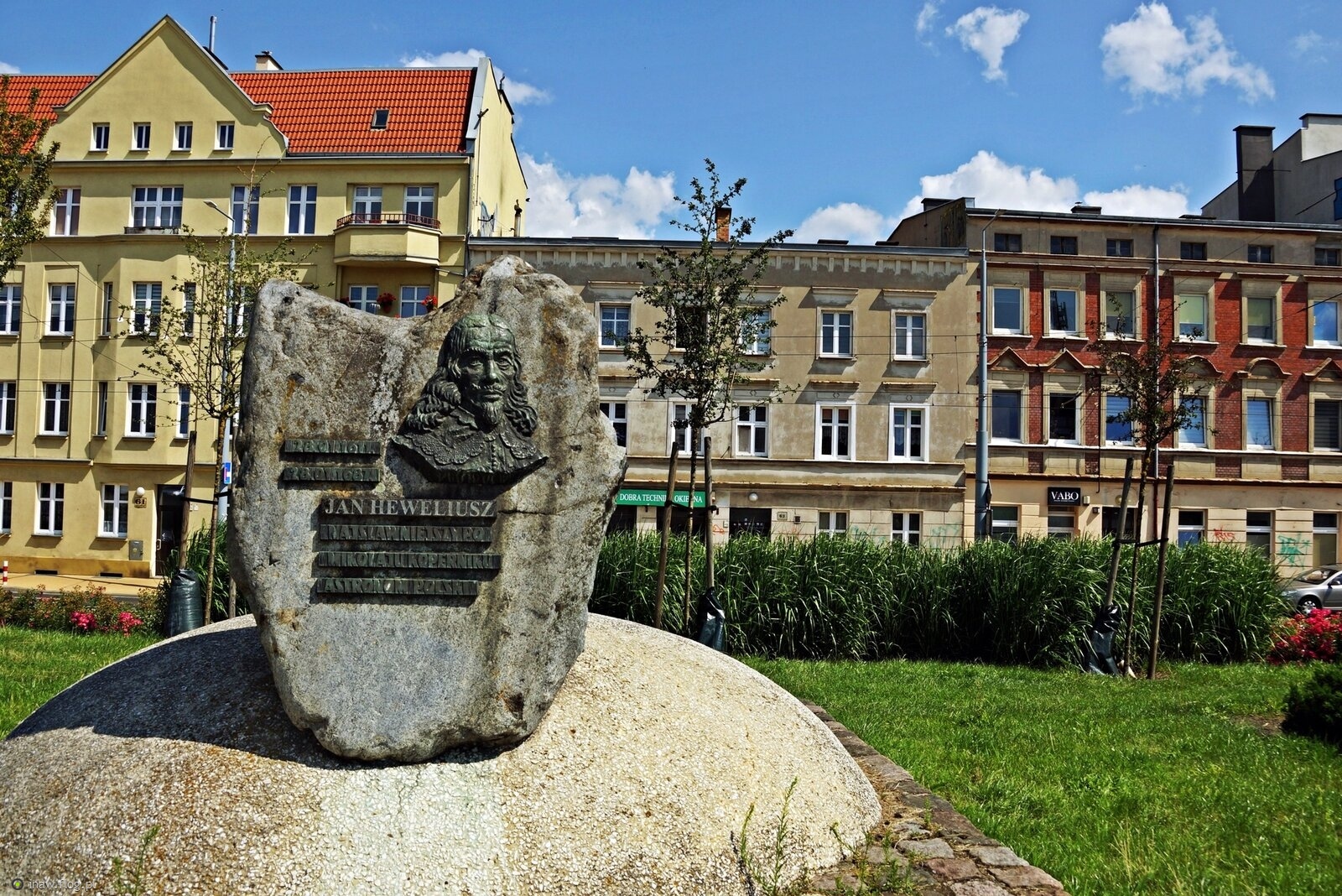 Pomnik Jana Heweliusza za obszerne opisy.