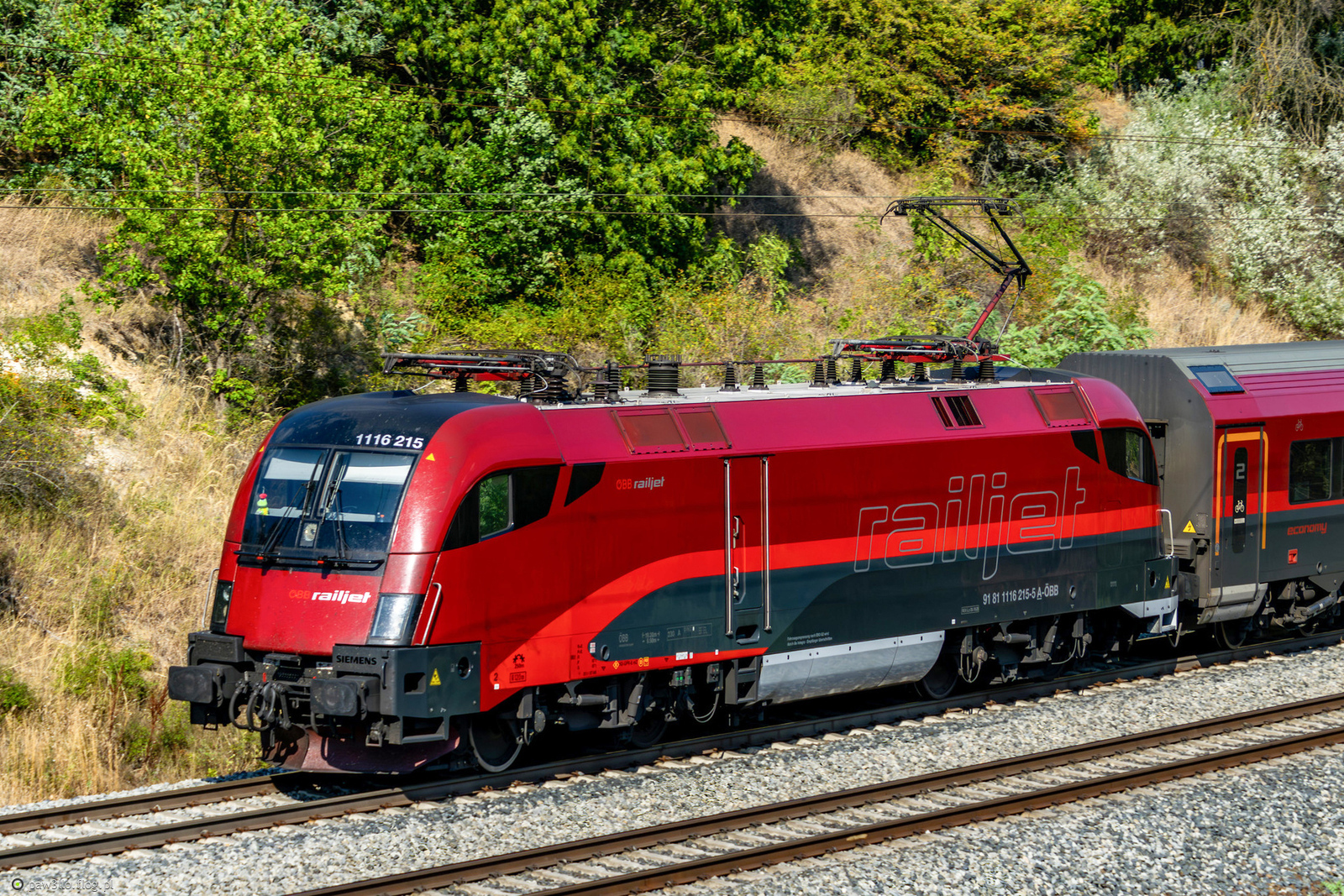 1116 215 - Siemens Taurus ES64U2 - Österreichische Bundesbahnen