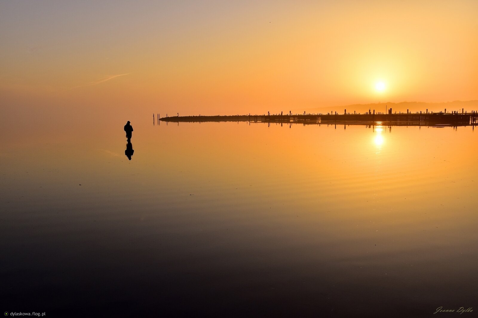 Minimal z wędkarzem