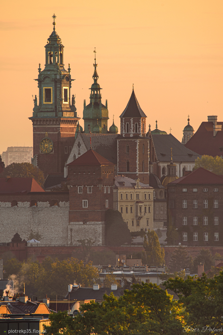 Budzi się dzień na Wawelu..