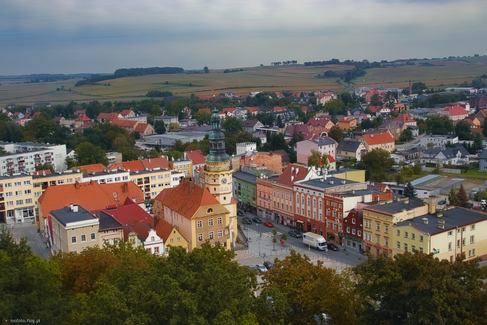 Widok z zamkowej wieży na Otmuchów