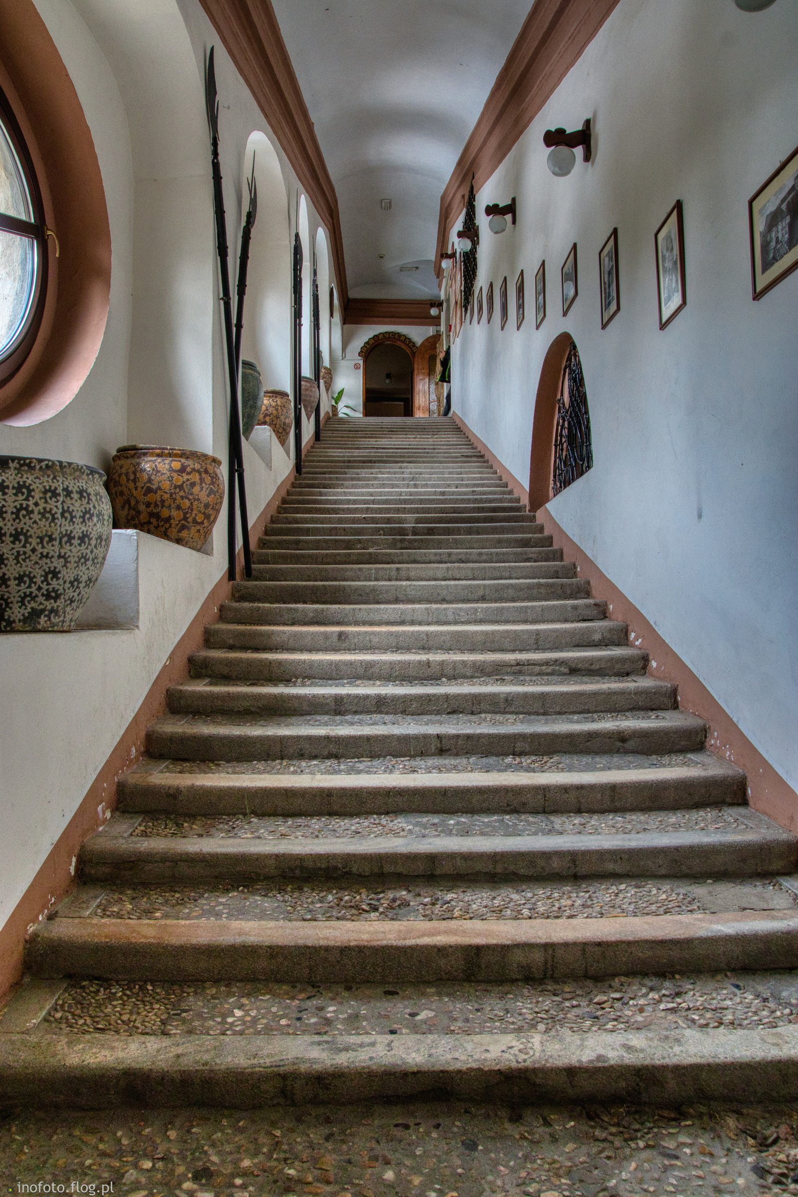 Otmuchów- zamek- tzw "końskie schody"