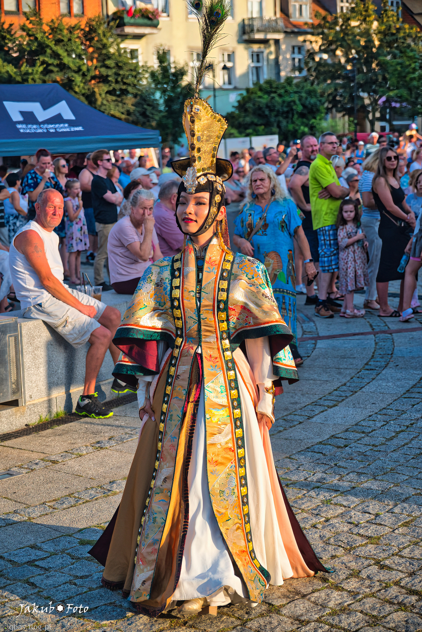 A to tylko mongolski strój ludowy :)