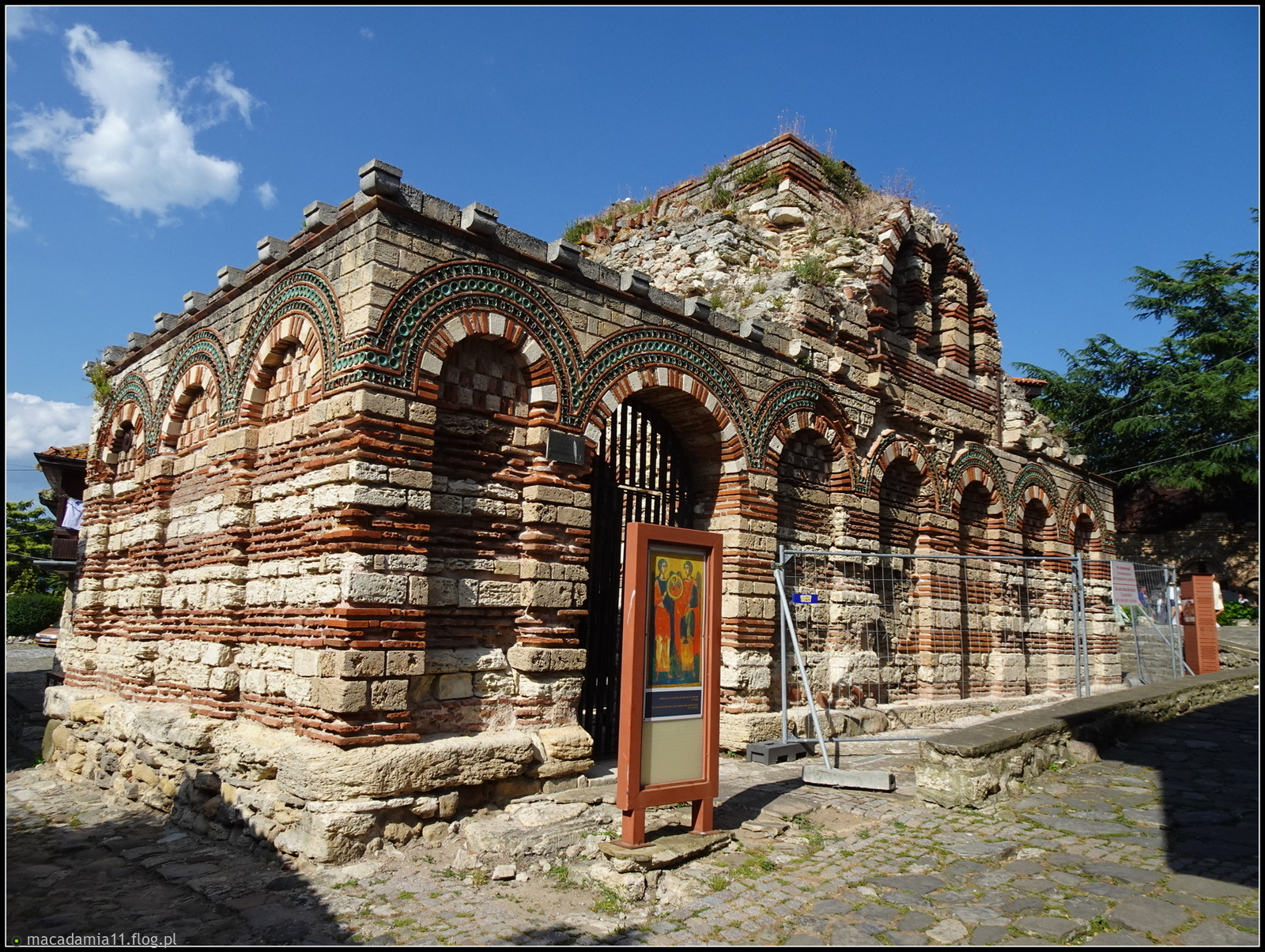 Neseber - cerkiew Archaniołów Michała i Gabriela.