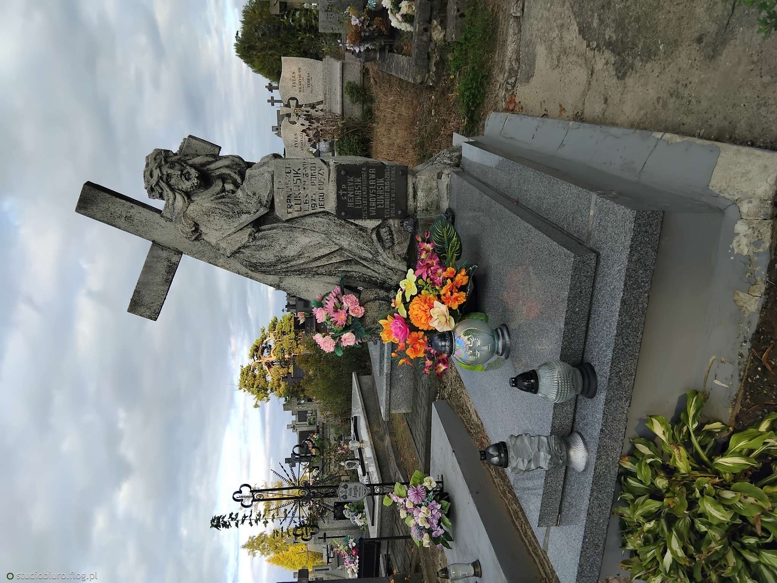 Pewnego dnia na cmentarzu