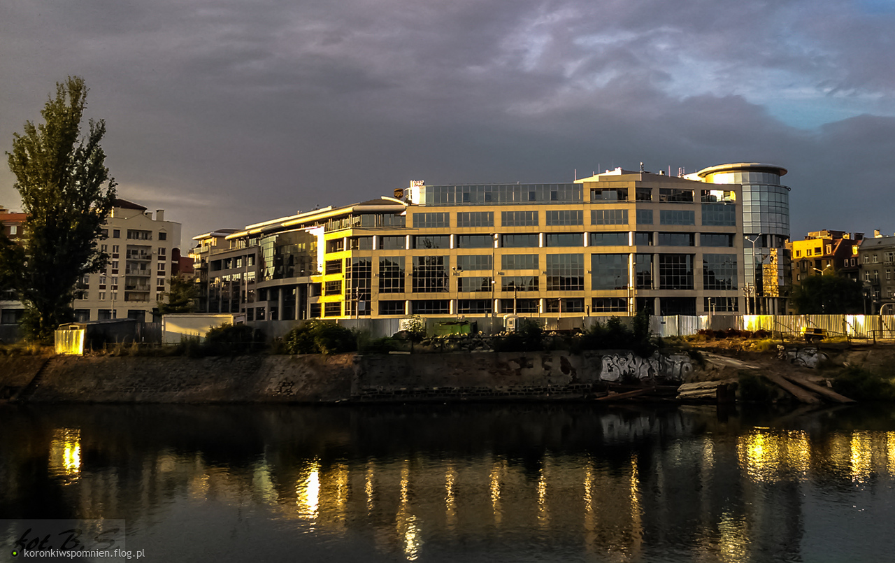 W złotej godzinie:) Udanego nowego tygodnia:)