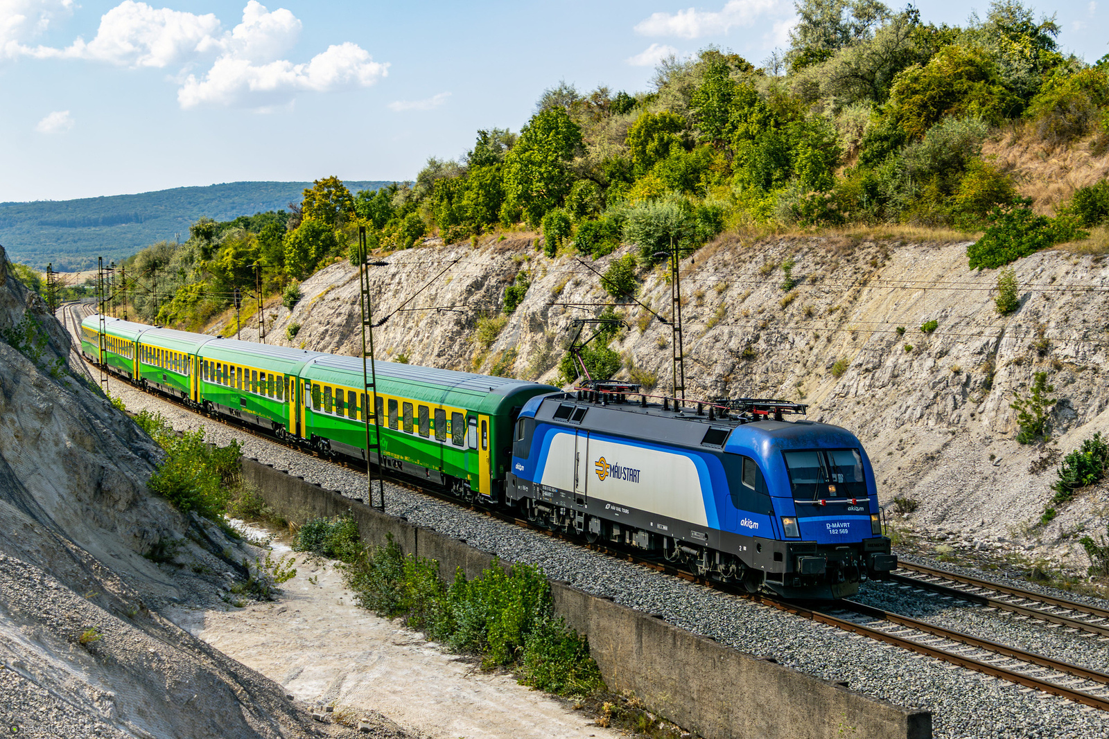 182 569 - Siemens ES64U2 Taurus - Akiem/MÁV Magyar Államvasutak