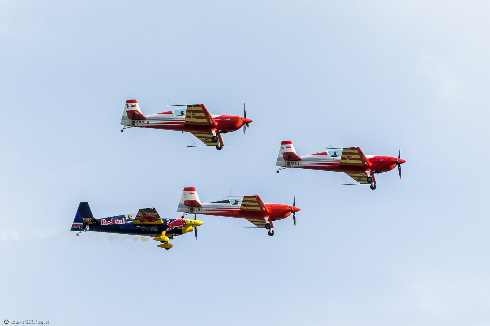 Extra 330 LC - #SP-TLA, #SP-TLB, #SP-TLC - Firebirds i Zviko Edge 540T #SP-YLC - trening AirShow Rudniki 2025