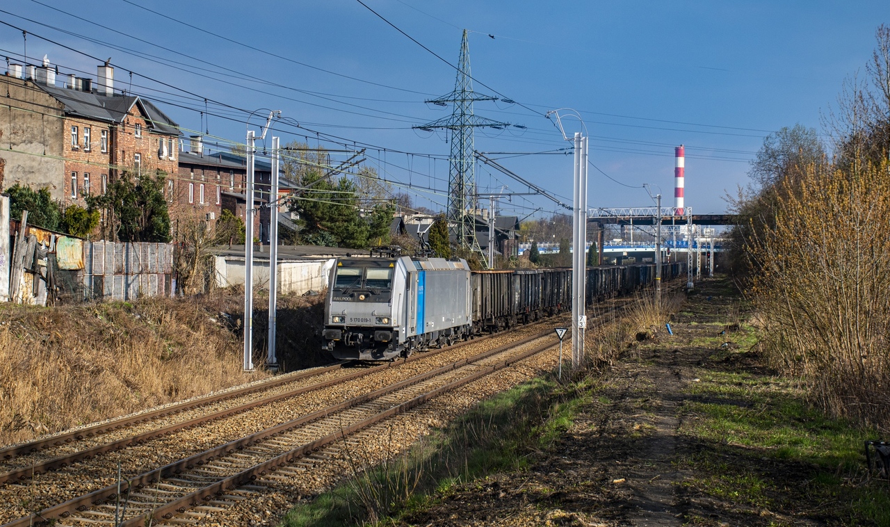 483 257