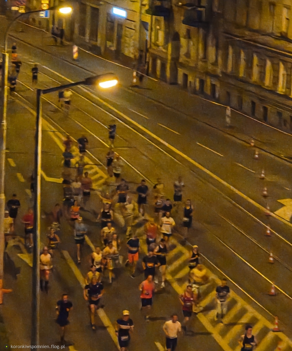 We Wrocławiu odbył się kolejny Nocny Półmaraton, w którym wystartowało ponad 26 tys. uczestników:) Brawa dla nocnych Bohaterów płci obojga:) Pozdrawiam:)