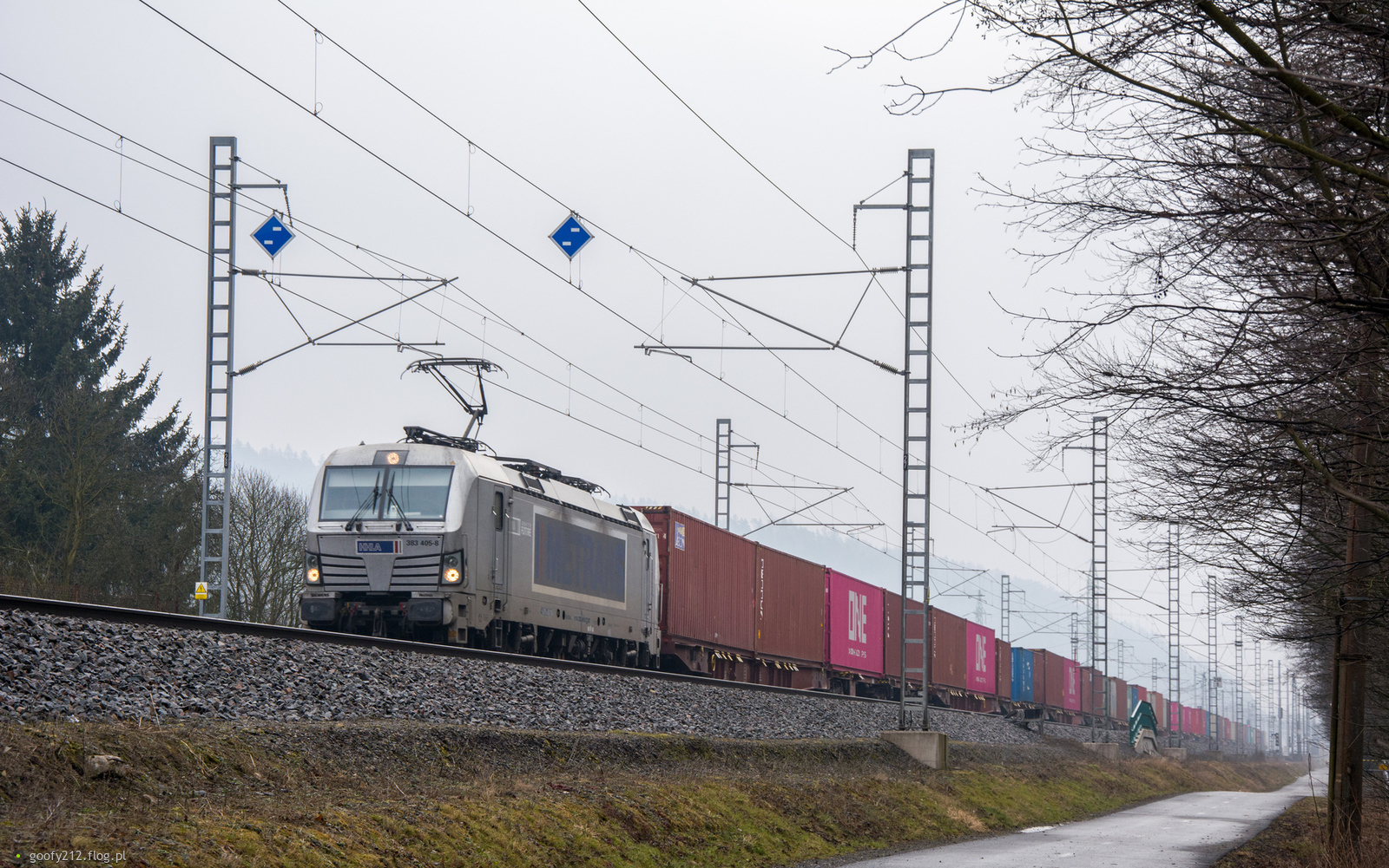 383 405