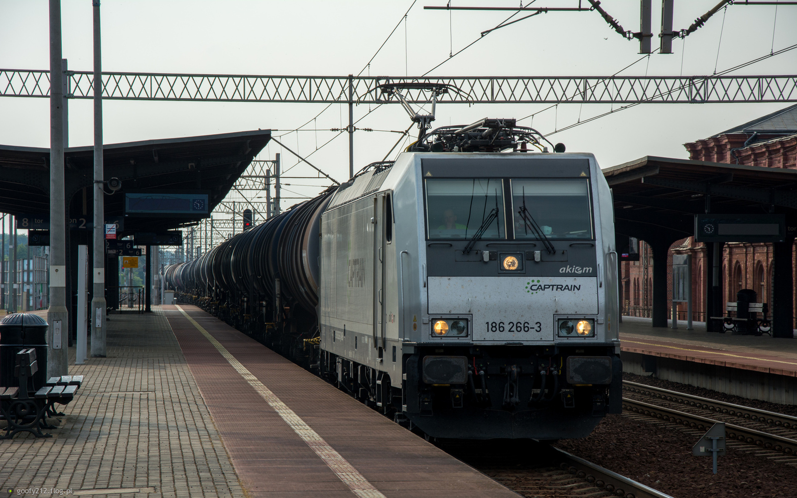 186 266-3