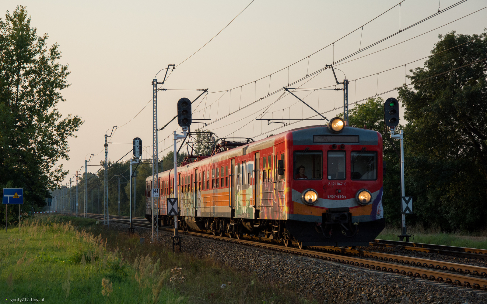 EN57-694