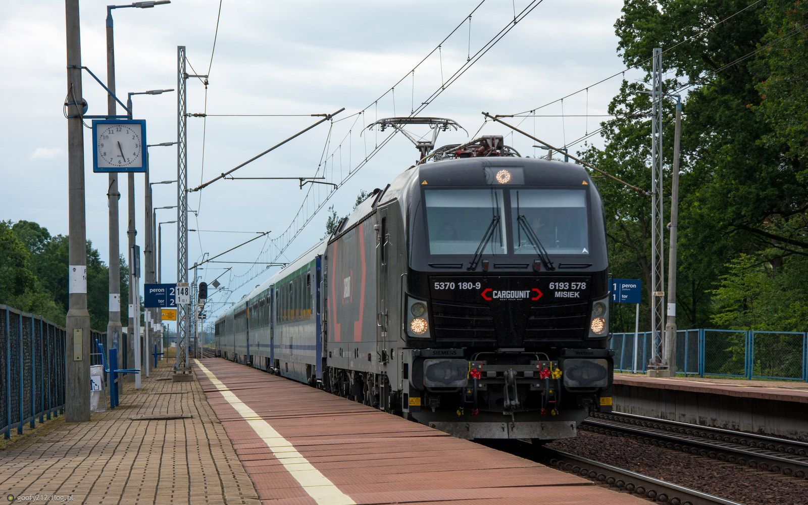 6 193 578