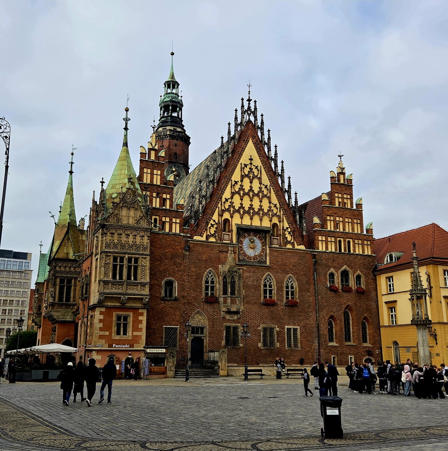 Wrocławski Ratusz i detale:) Miłego weekendu:) Tym co wyruszają w trasy życzę bezpieczeństwa i szczęśliwych powrotów:)